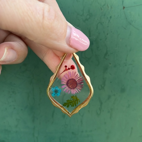 Handmade Real Pressed Dried Purple Flower Botanical Resin Earrings - Picture 13 of 15